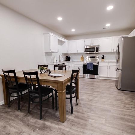 Trailside Townhouse - Close To Downtown & Bike Trails Бентонвилль Экстерьер фото