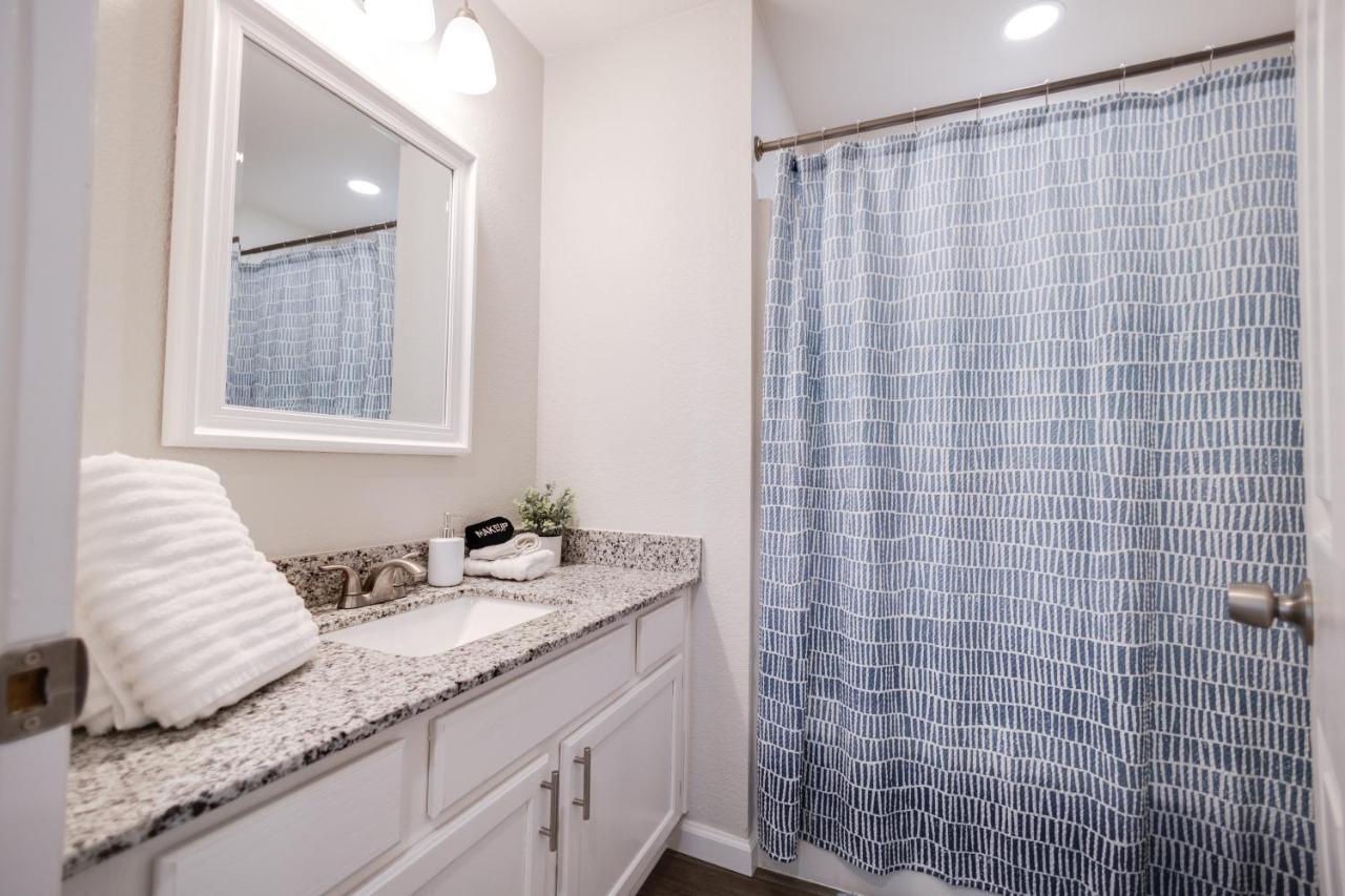 Trailside Townhouse - Close To Downtown & Bike Trails Бентонвилль Экстерьер фото